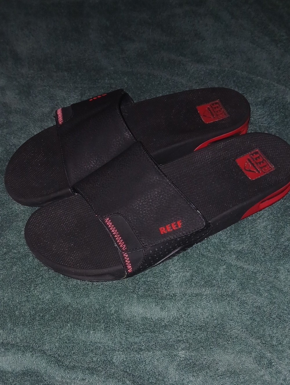 Reef Men’s Black & Red Fanning Slide Sandals Built In Bottle Opener Sz: 10